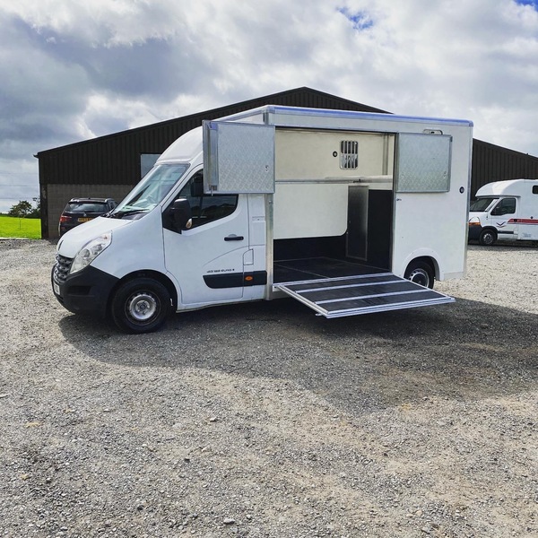 Brand new build horsebox 3.5t For Sale in Warwickshire, West Midlands