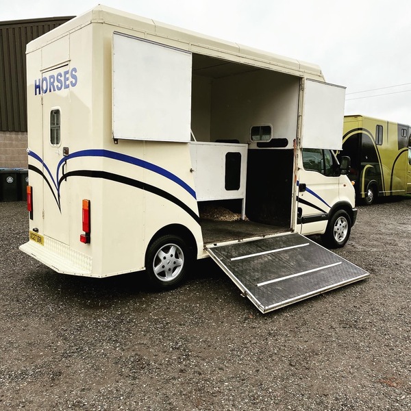 Horsebox 3.5t lovely compact build For Sale in Warwickshire, West