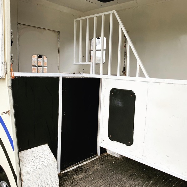 Horsebox 3.5t lovely compact build For Sale in Warwickshire, West