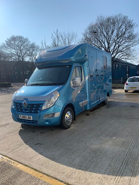 2022 New build stallion box on a 2018 Renault master low mileage