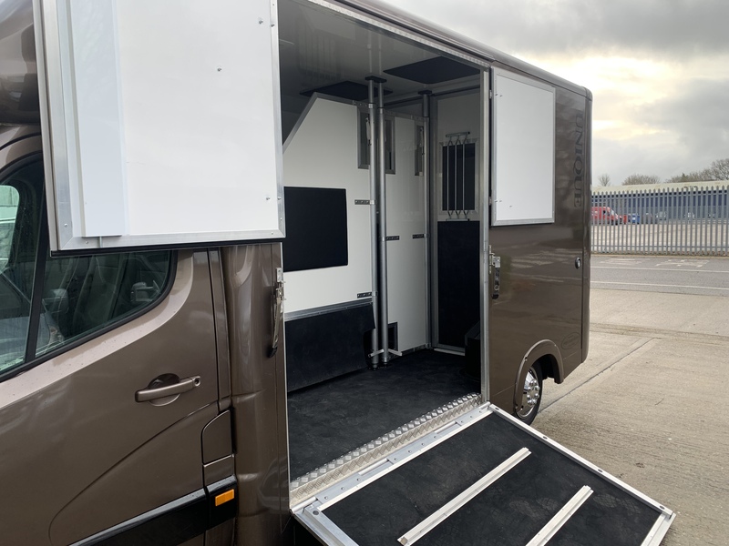 2014  Vauxhall movano new build in dec stallion box 3500 kg 