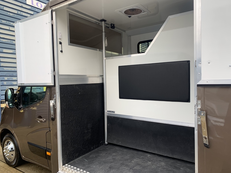 2014  Vauxhall movano new build in dec stallion box 3500 kg 